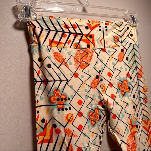 LulaRoe Perfect T Swing Top Small (8,10,12,14) OS Leggings 2-10 Yellow Bundle - Picture 13 of 15